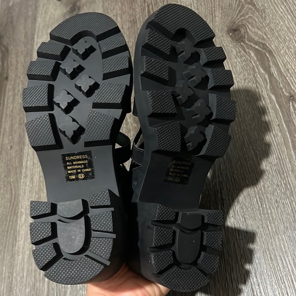 COPY - Lug sole sandals - Picture 6 of 7